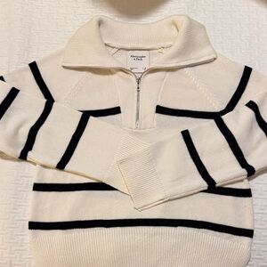 Abercrombie & Fitch Ivory and Black Half-Zip Sweater